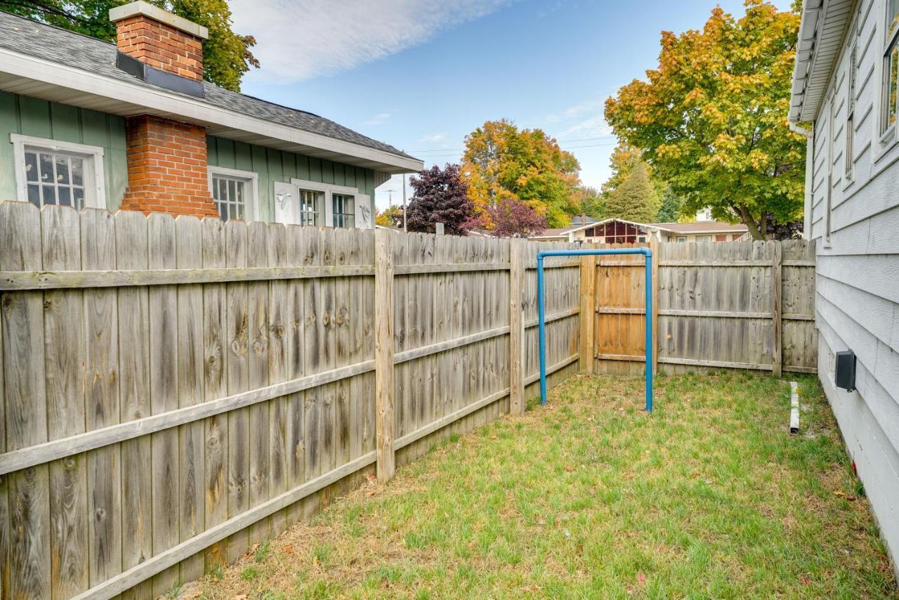 Ludington Vacation Rental - Walk To Lake Michigan! Exterior photo