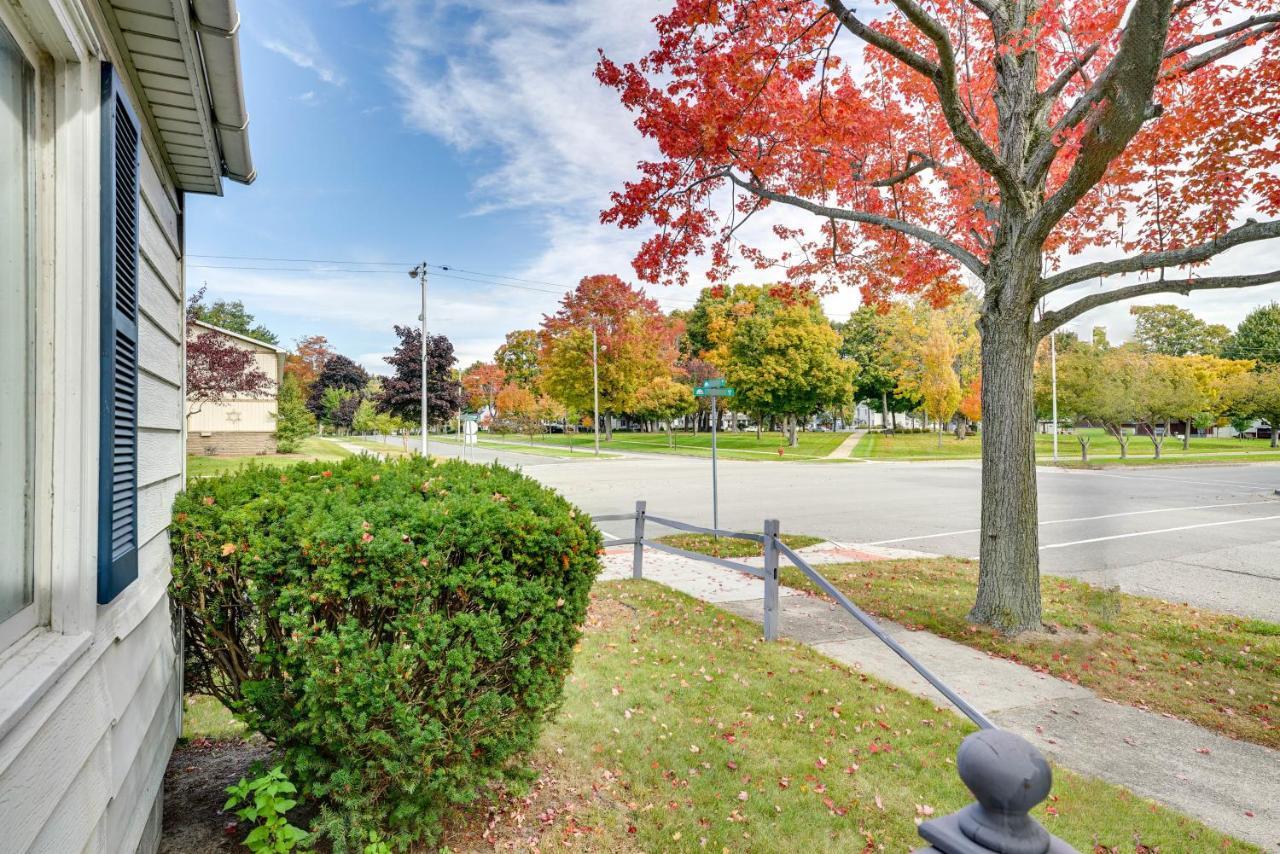 Ludington Vacation Rental - Walk To Lake Michigan! Exterior photo