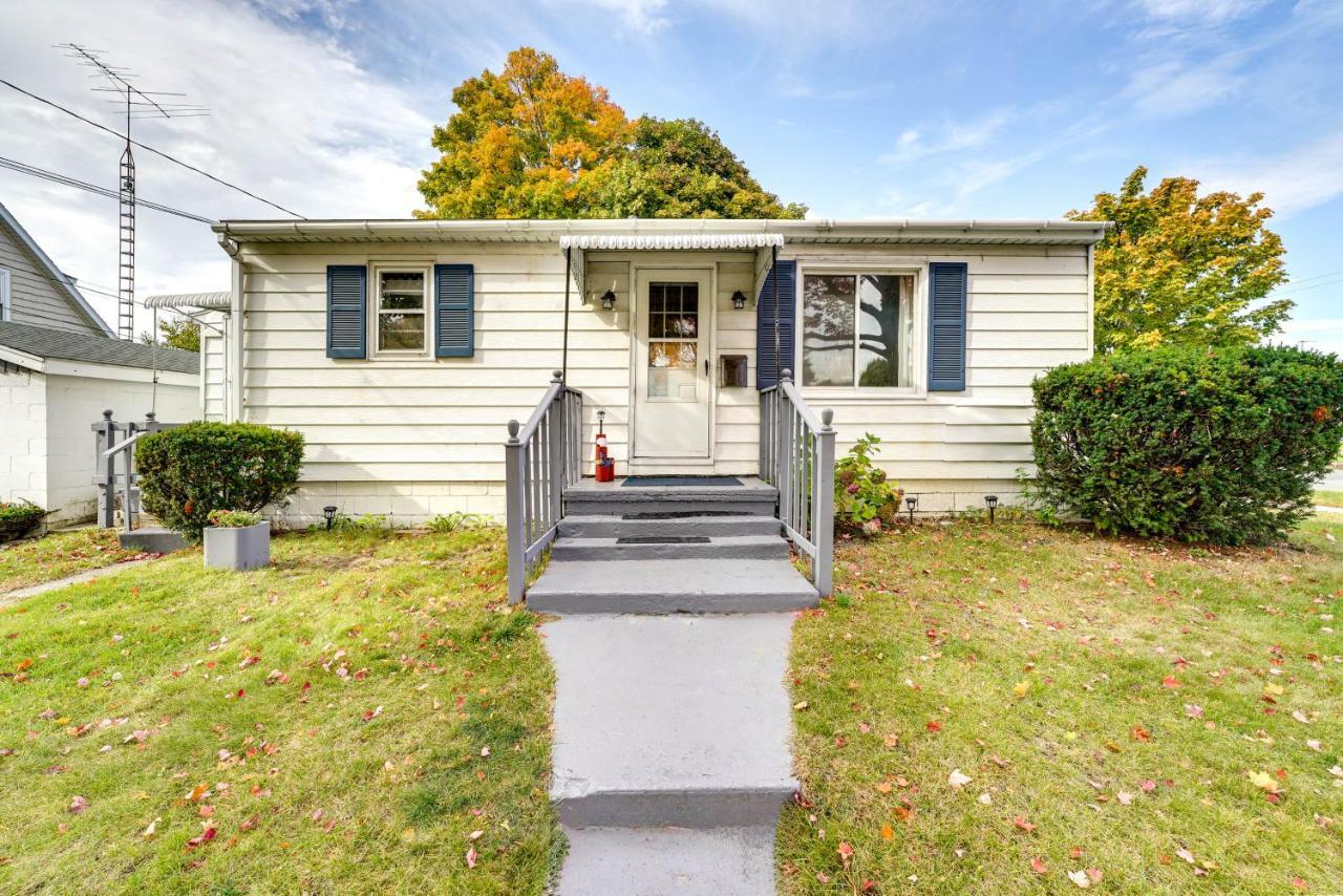 Ludington Vacation Rental - Walk To Lake Michigan! Exterior photo