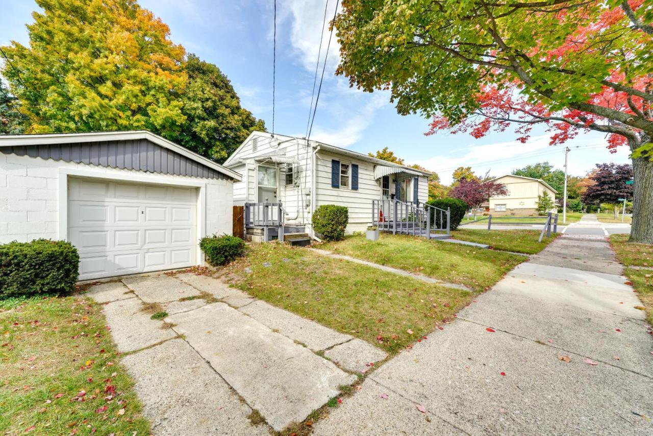 Ludington Vacation Rental - Walk To Lake Michigan! Exterior photo